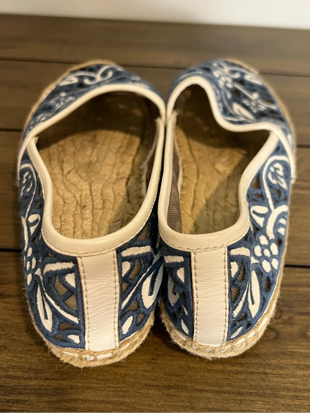 Tory Burch Lucia blue cream lace espadrilles size 8
